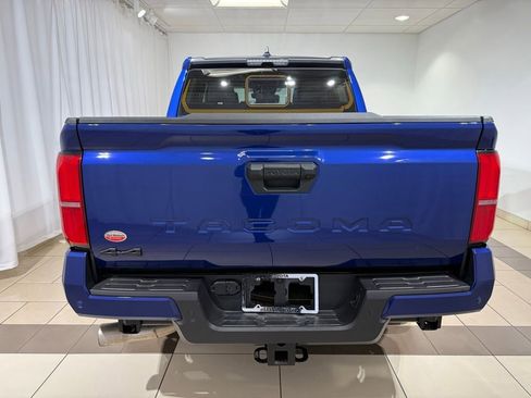 Certified 2025 Toyota Tacoma SR5 AWD/4WD image 4