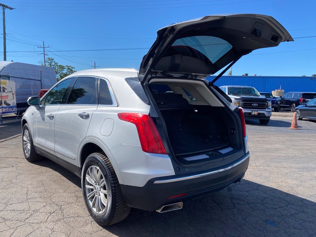 Used 2017 Cadillac XT5 Luxury w/ Driver Awareness Package AWD/4WD image 4