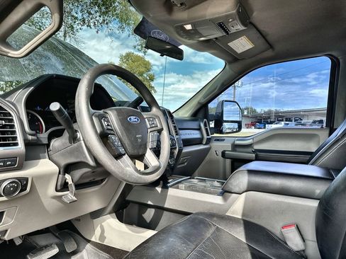 Used 2017 Ford F250 XLT w/ XLT Premium Package image 10