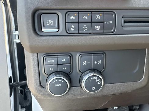 Used 2022 Chevrolet Tahoe Z71 w/ Luxury Package AWD/4WD image 72