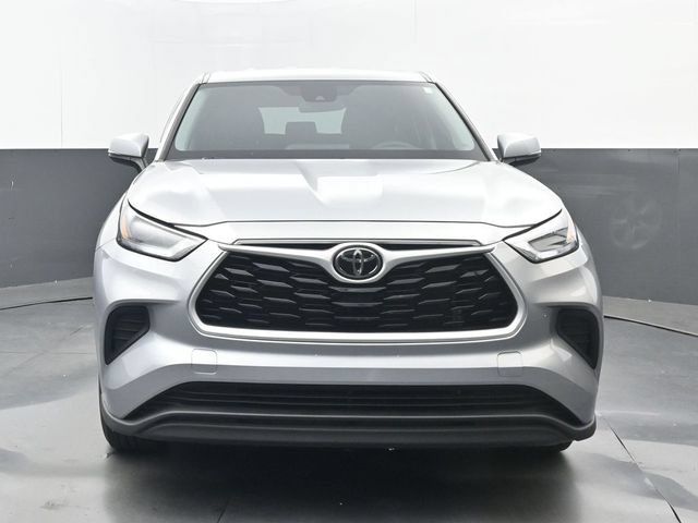 Used 2023 Toyota Highlander L FWD image 5