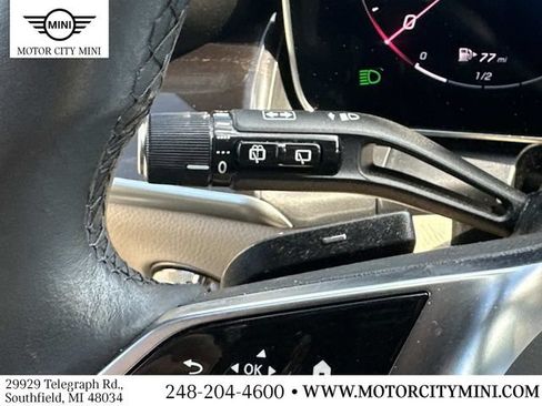 Used 2025 Mercedes-Benz GLC 300 4MATIC image 29