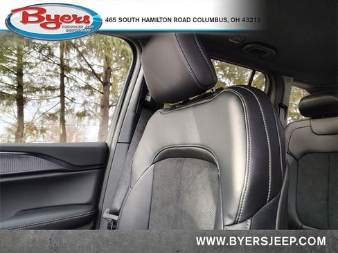 New 2025 Jeep Grand Cherokee Altitude image 28