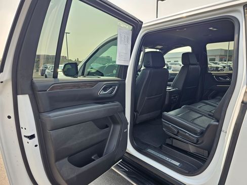 Used 2021 Chevrolet Suburban LT AWD/4WD image 16