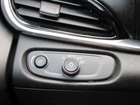 Used 2018 Chevrolet Volt Premier w/ Driver Confidence Package FWD image 18