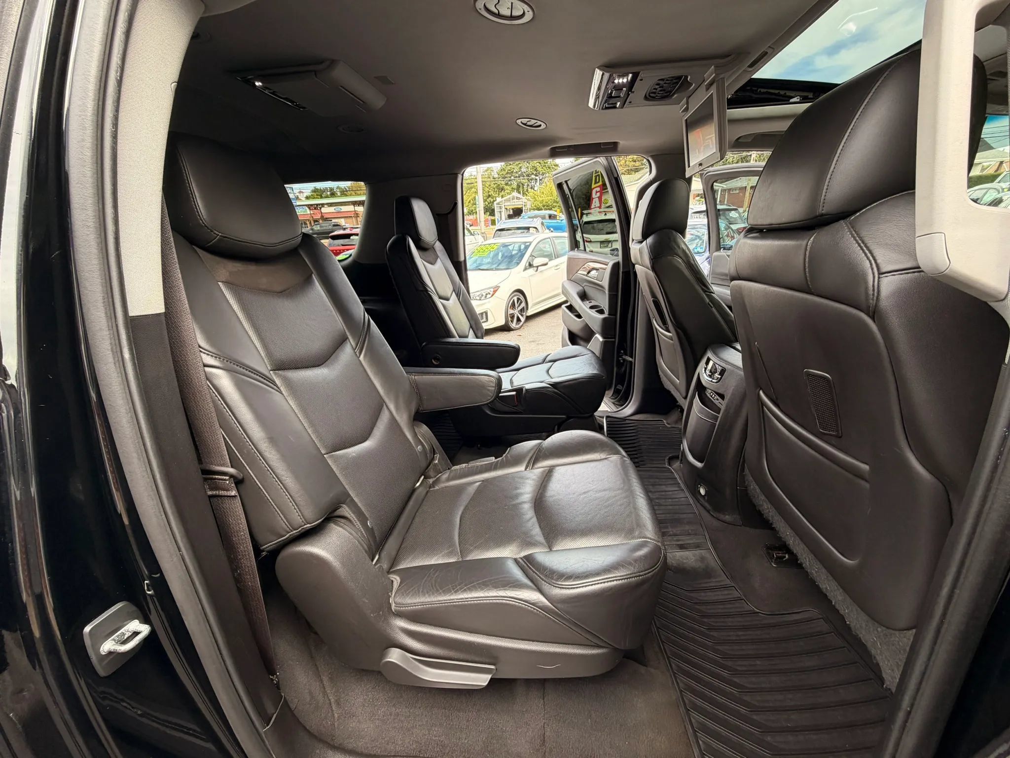 Used 2015 Cadillac Escalade ESV Luxury AWD/4WD image 15