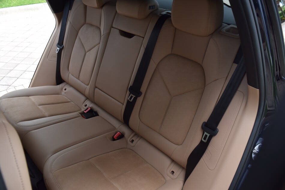 Used 2019 Porsche Macan AWD/4WD image 44