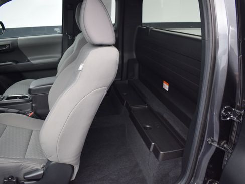 Used 2022 Toyota Tacoma SR image 12