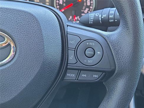 Used 2022 Toyota RAV4 XLE FWD image 22