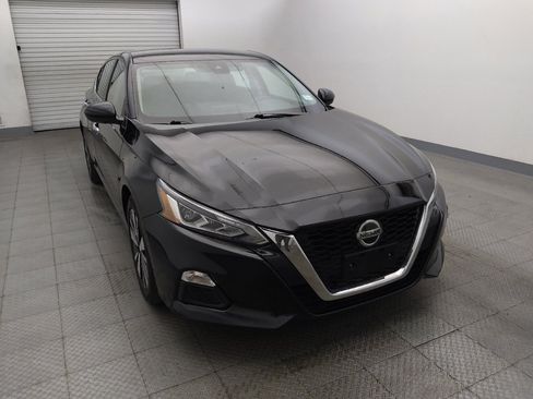 Used 2022 Nissan Altima 2.5 SV FWD image 14