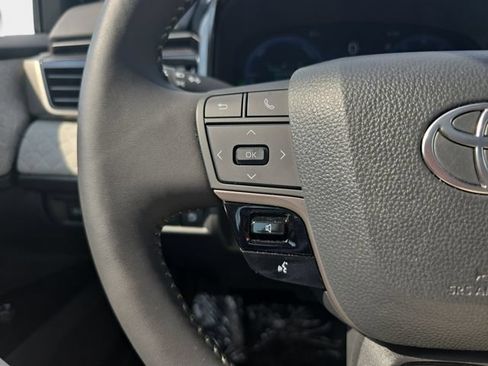 Used 2025 Toyota Camry XLE FWD image 19