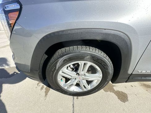 Used 2023 GMC Terrain SLE w/ Driver Convenience Package image 31