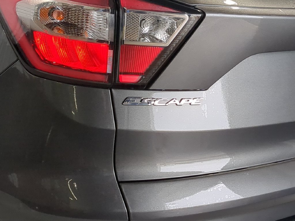 Used 2017 Ford Escape SE w/ Equipment Group 201A FWD image 16