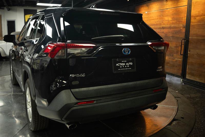 Used 2020 Toyota RAV4 XLE AWD/4WD image 6