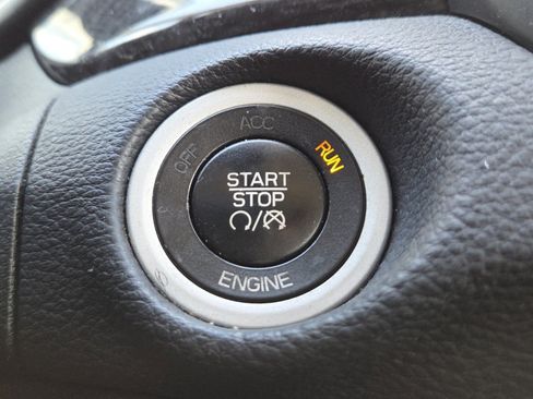 Used 2015 Chrysler 200 C image 30