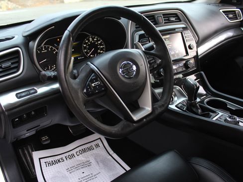 Used 2017 Nissan Maxima SR w/ Midnight Edition image 11