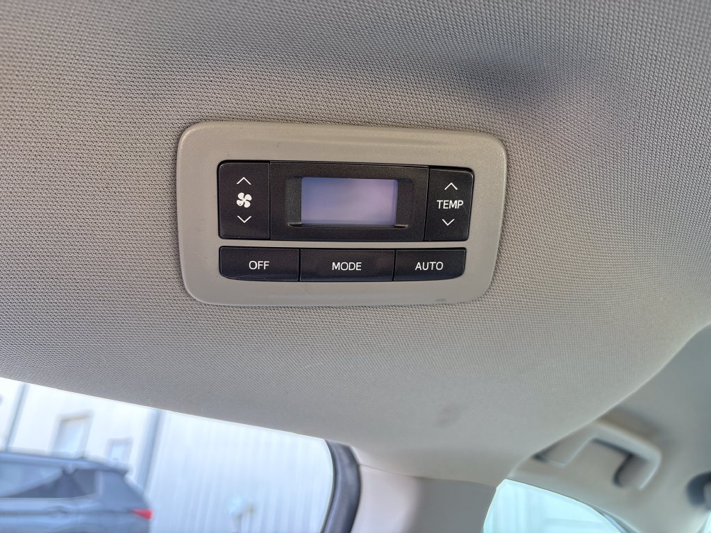 Used 2020 Toyota Sienna LE FWD image 40