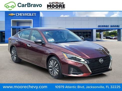 Used 2024 Nissan Altima 2.5 SV FWD image 1