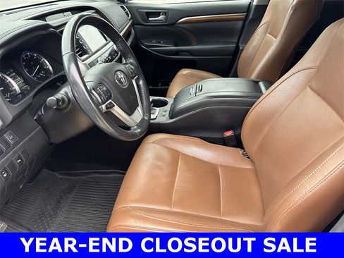 Used 2017 Toyota Highlander Limited image 12