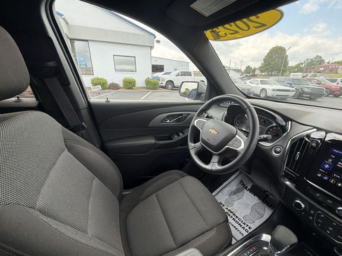 Used 2023 Chevrolet Traverse LT FWD image 15