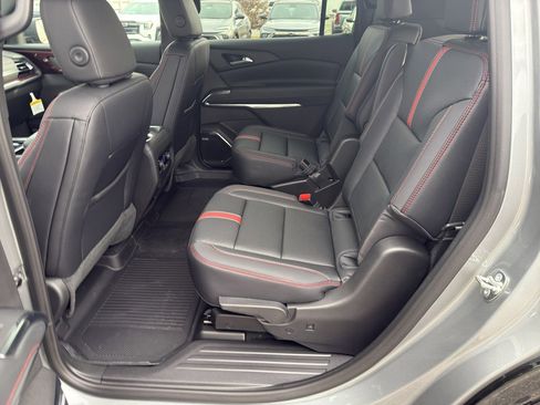 New 2026 Chevrolet Traverse RS image 18