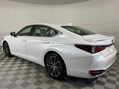 Used 2025 Lexus ES 300h w/ Premium Package image 4