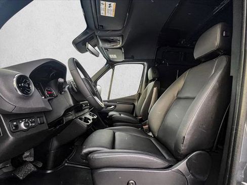 Used 2024 Mercedes-Benz Sprinter 2500 image 17