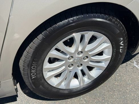 Used 2015 Toyota Sienna XLE Premium FWD image 15