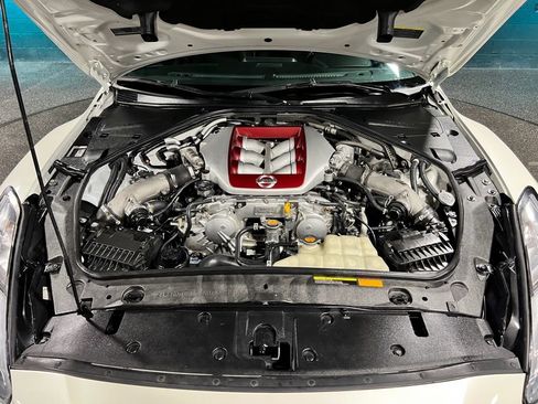 Used 2017 Nissan GT-R Premium image 20