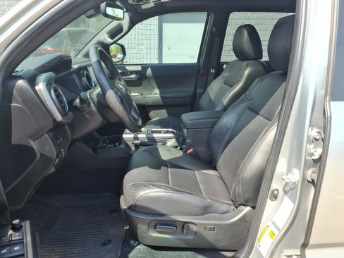 Used 2023 Toyota Tacoma TRD Off-Road w/ TRD Premium Off Road Package AWD/4WD image 15
