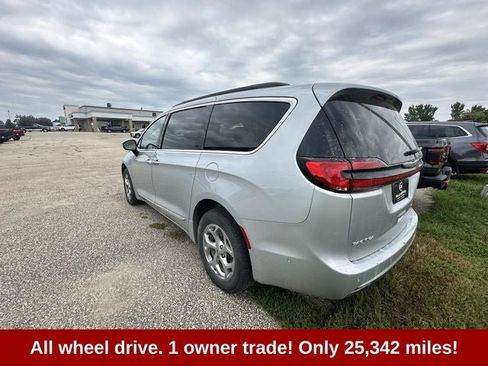 Used 2023 Chrysler Pacifica Limited AWD/4WD image 7