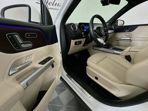 Used 2024 Mercedes-Benz GLB 250 4MATIC w/ Exclusive Package image 23