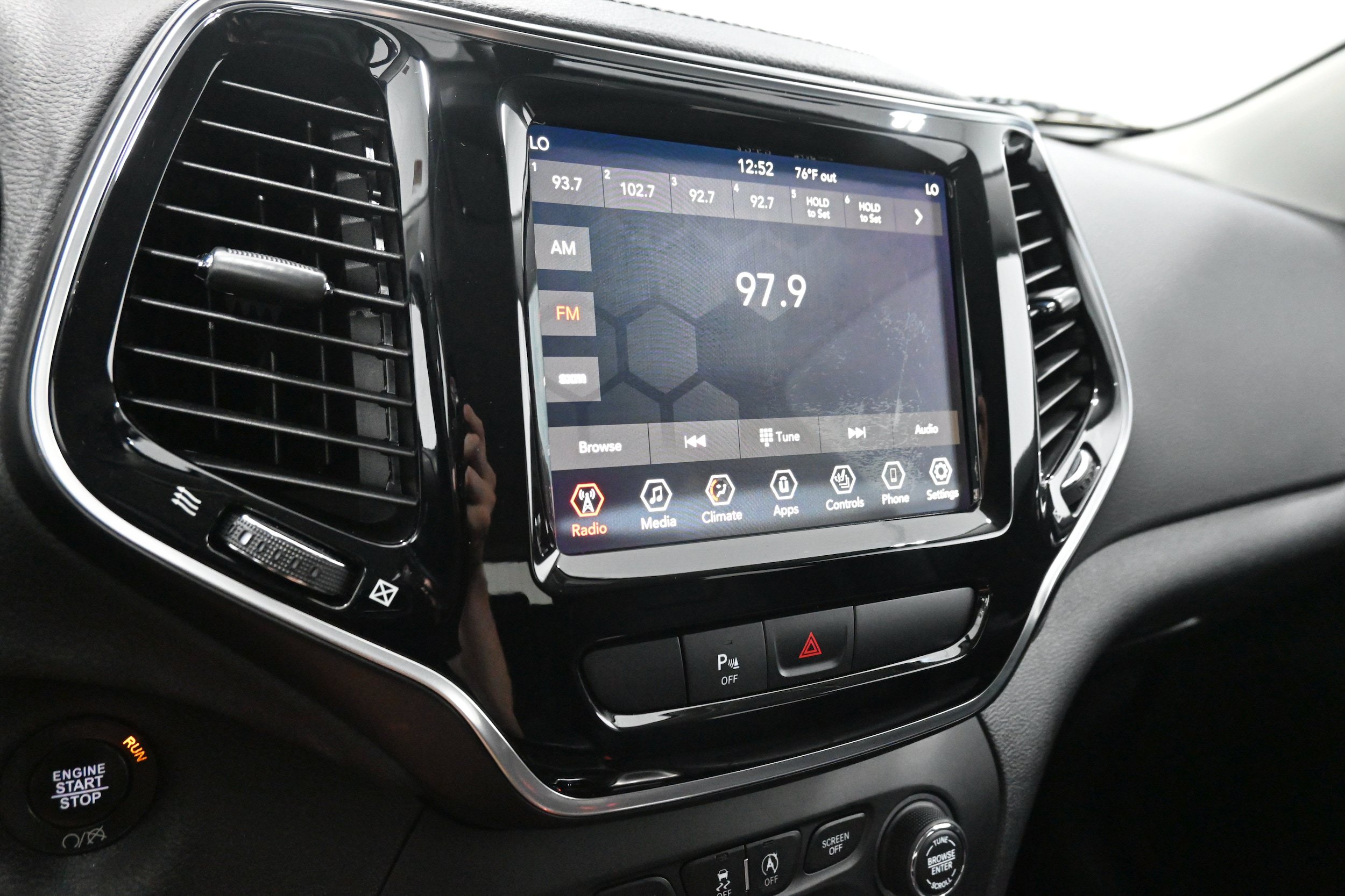 Used 2019 Jeep Cherokee Limited AWD/4WD image 11