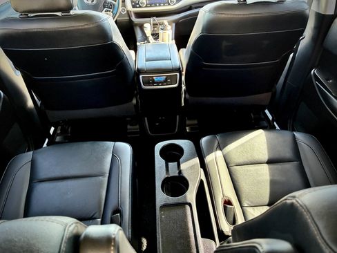 Used 2019 Toyota Highlander XLE FWD image 48