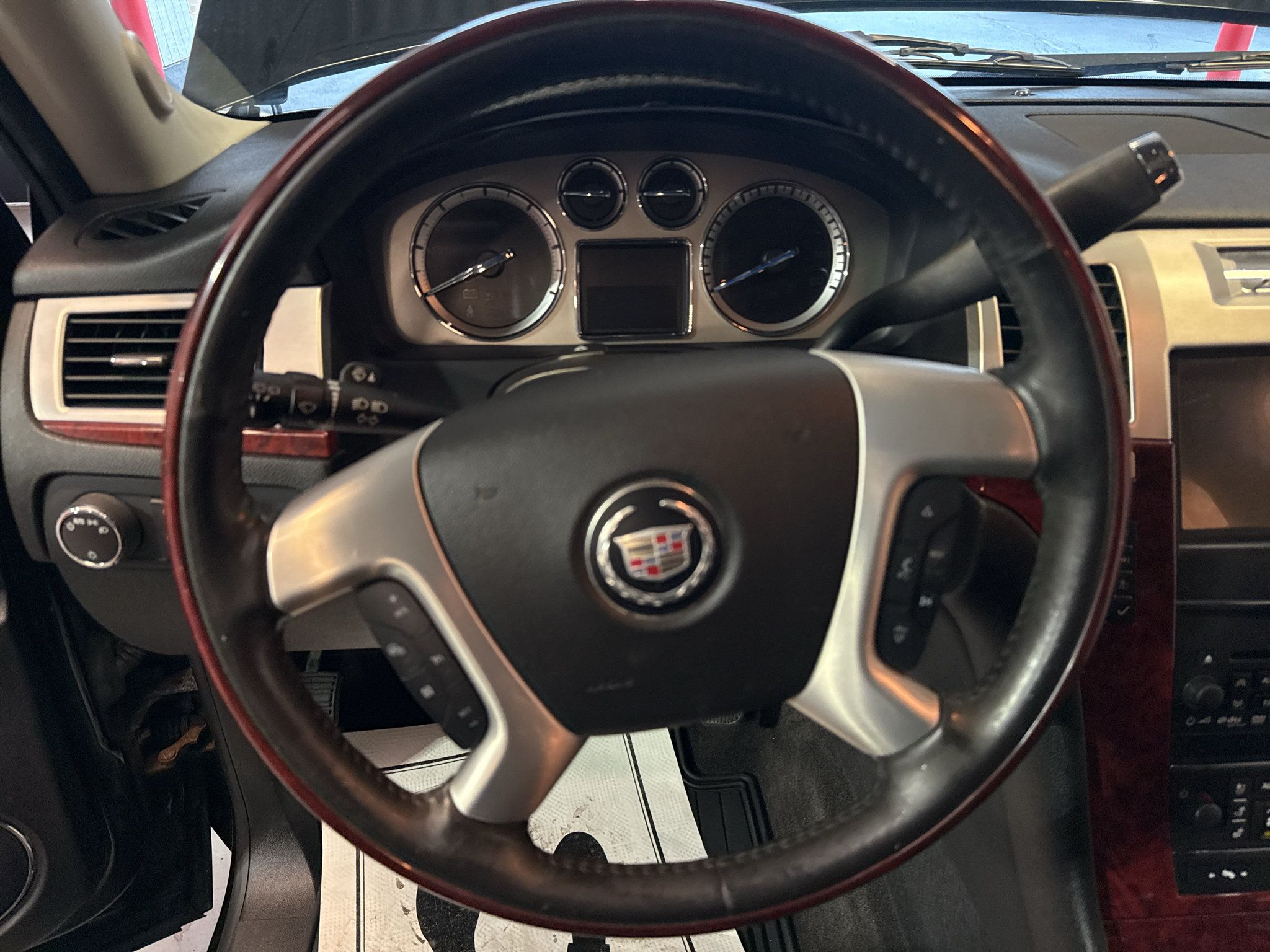 Used 2014 Cadillac Escalade Premium AWD/4WD image 18