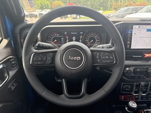 Used 2025 Jeep Gladiator Mojave AWD/4WD image 23