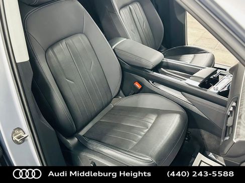 Used 2021 Audi e-tron Premium Plus w/ Premium Plus Package image 27