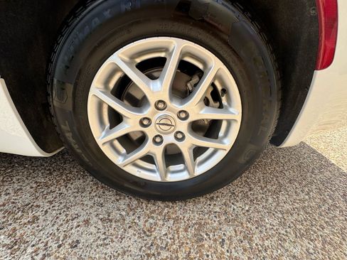 Used 2024 Chrysler Pacifica Touring-L FWD image 36