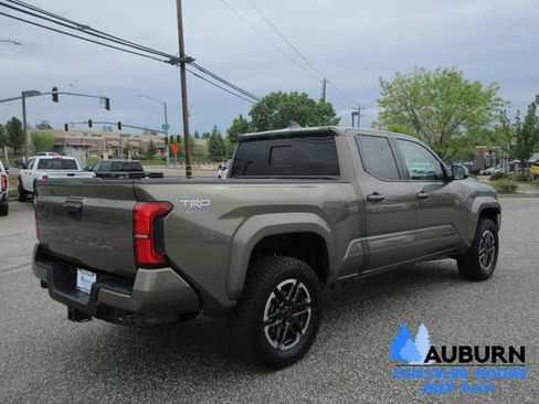 Used 2024 Toyota Tacoma TRD Sport w/ TRD Sport Upgrade Package image 7