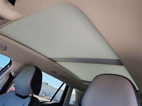 New 2025 Volkswagen Tiguan SE image 25