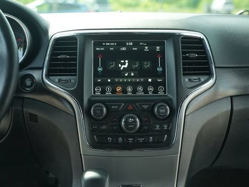 Used 2018 Jeep Grand Cherokee Altitude RWD image 29