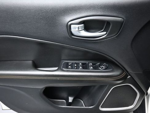 Used 2018 Jeep Compass Limited w/ Navigation Group image 10