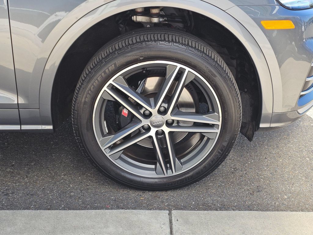 Used 2018 Audi SQ5 Premium Plus w/ Navigation Package AWD/4WD image 9
