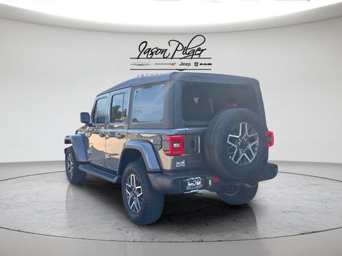 Used 2025 Jeep Wrangler Unlimited Sahara AWD/4WD image 5