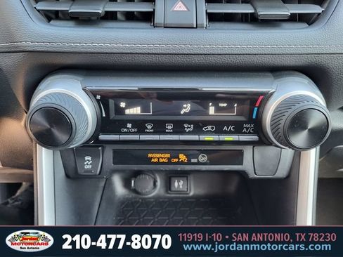 Used 2019 Toyota RAV4 LE FWD image 22
