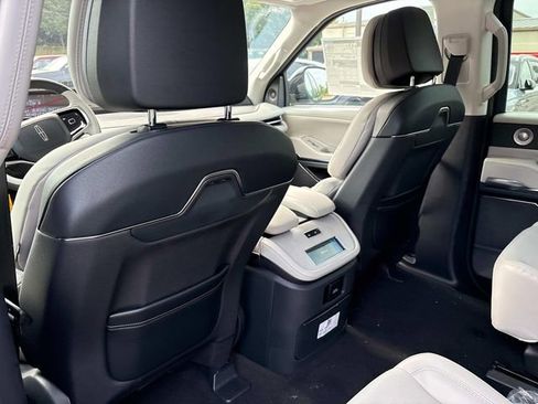 New 2025 Lincoln Navigator L Reserve image 17