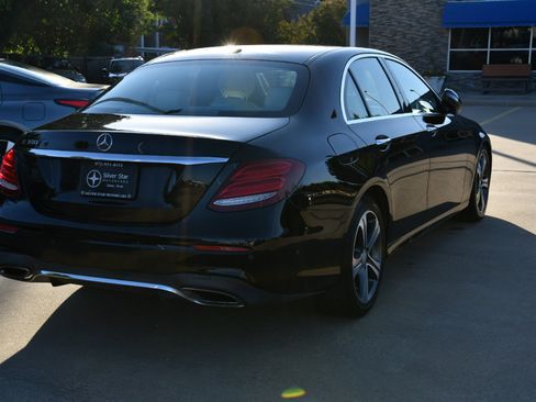 Used 2017 Mercedes-Benz E 300 image 7