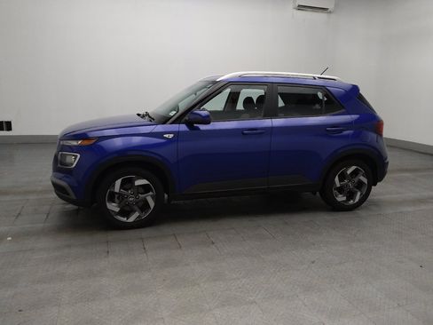 Used 2023 Hyundai Venue SEL FWD image 2