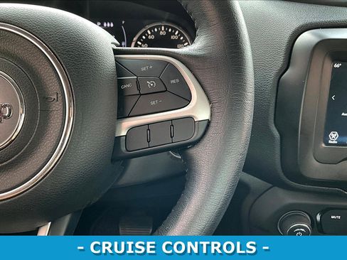 Used 2019 Jeep Renegade Latitude w/ Cold Weather Group AWD/4WD image 12
