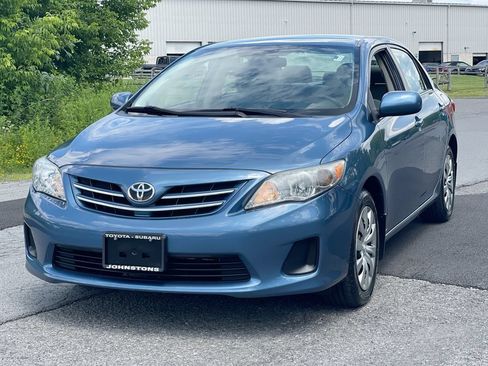 Used 2013 Toyota Corolla LE FWD image 2